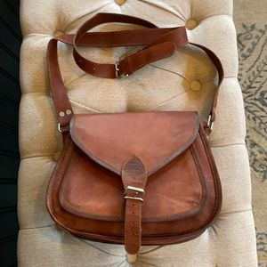 Crossbody or shoulder leather bag
